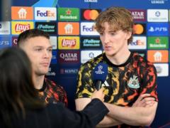 Gordon explaining the conflict with Tripper after poker in the Champions League