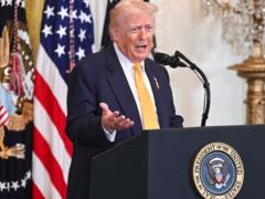 Трамп анонсировал более жесткие пошлины в ответ на решение Верховного суда