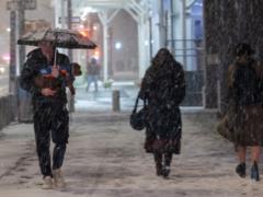 Нью-Йорк накрыла снежная буря, в городе остановился транспорт