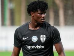 Ndiage makes his debut at the forefront of Oleksandriya s attack in the match against Obolon