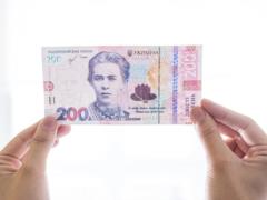 В Украине выпустят обновленные 200 гривен: как выглядит купюра