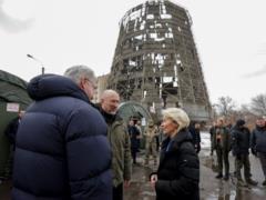 Главы иностранных правительств посетили поврежденную Россией ТЭЦ Киева