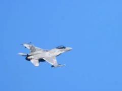 В Турции истребитель F-16 разбился на автотрассе: что известно о катастрофе