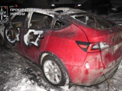 В Киеве сожгли автомобили Tesla по заказу РФ