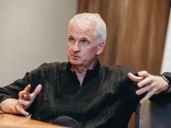 Тимоти Снайдер призвал мир прекратить финансирование войны России