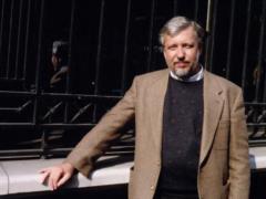Умер автор  Гипериона  и  Террора  Дэн Симмонс