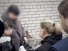 Оставляли без еды и заставляли ходить по камням до крови: в Днепре родителей-воспитателей уличили в издевательстве над детьми