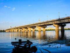 Водителям дали  неформальные  советы, как пересекать мост Патона
