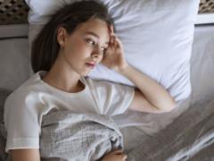 Когда мысли не дают уснуть: эксперты советуют технику 4-7-8 против ночной тревоги