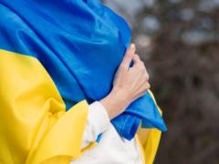 Социолог указал на тревожный  сигнал  с миграционными настроениями украинцев: кто готов уехать из страны и что будет после завер