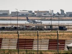 На Кипре начали экстренную эвакуацию и отменили авиарейсы