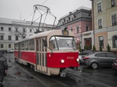 Электротранспорт левого берега Киева постепенно возвращается к работе