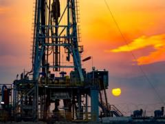 Ирак сократил добычу нефти и прекратил экспорт из Курдистана - СМИ