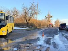На Киевщине микроавтобус сбил 12-летнюю девочку: ребенок в тяжелом состоянии в больнице. Подробности ДТП и фото