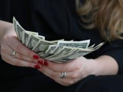 Доллар в Украине побил второй исторический рекорд подряд: объявлен официальный курс на 5 марта
