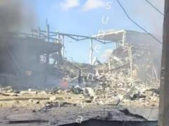 В Донецке сильный пожар после ракетного удара