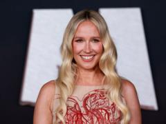 Звезда сериала «Ты» Анна Кэмп совершила каминг-аут как бисексуалка
