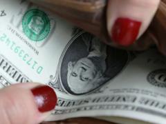 Впервые в истории: курс доллара в Украине преодолел важную отметку и установил рекорд