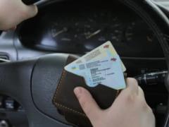 Водительское удостоверение и выписка при несудимости: можно ли получить по доверенности