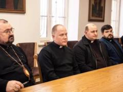 На Прикарпатье спасатели ГСЧС созвали священников, чтобы те в церквях донесли до людей опасность поджогов сухой травы.