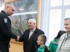 Кличко вручил ордер на квартиру семье Рудичей, которая воспитала 10 детей и имеет 25 внуков