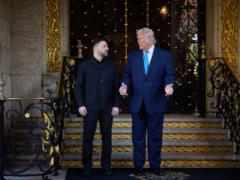 Зеленский в Мюнхене хотел подарить Трампу iPad, на котором видно ситуацию на поле боя. Но тот не приехал на конференцию