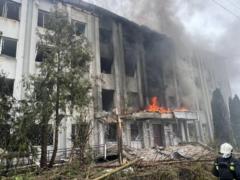 Россияне нанесли удар дроном по зданию ТЦК в Сумах