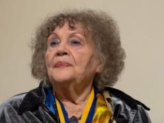 В сети показали свежее фото 96-летней Лины Костенко в день рождения  королевы украинской поэзии 