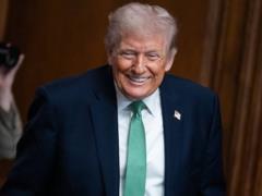 В США представили дизайн золотой монеты с изображением Трампа