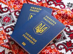 Украинцы за рубежом смогут получать паспорта через VFS Global — МИД
