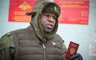 Число выданных паспортов РФ иностранцам упало до рекордно низкого уровня
