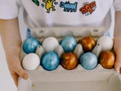 Эти ингредиенты точно есть на вашей кухне: как оригинально покрасить пасхальные яйца