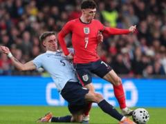 Why didn’t Ugarta get a win after two dead cards in the match between England and Uruguay