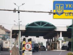 Украинцы массово возвращаются домой на праздники: есть ли очереди на границе