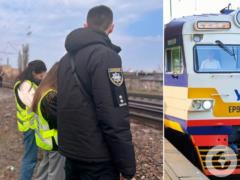 В Киеве подросток погиб во время катания между вагонами электрички. Подробности трагедии и фото