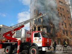 Россияне ударили по многоэтажному дому в Харькове