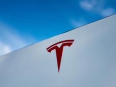 Акции Tesla падают на фоне слабых продаж