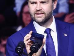 Люблю Виктора : Трамп по телефону поддержал Орбана
