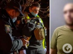 В Киеве мужчина на детской площадке убил прохожего, а затем ранил еще одного. Подробности, фото и видео