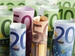 Евро вместо доллара: украинцы скупают европейскую валюту рекордными темпами