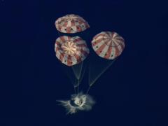 Астронавты миссии Artemis II вернулись на Землю: подробности приводнения в Тихом океане.