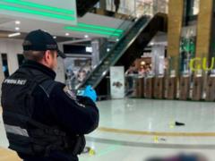 В Киеве посетитель ТРЦ упал с пятого этажа и погиб