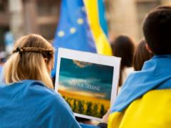 В стране ЕС хотят переписать правила выдачи паспортов украинцам: что важно знать