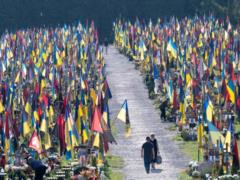 Около 1000 кладбищ в Украине запрещены для посещения