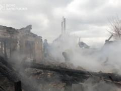 Российская атака на пригород Запорожья: из-под завалов деблокировали тело погибшей женщины