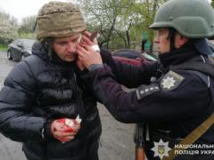На Днепропетровщине мужчина бросил гранату в пятерых полицейских