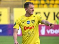 A Bukovina football player was taken away in an ambulance during a match with Dynamo