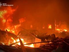 Чернигов под атакой вражеских БПЛА: горят дома