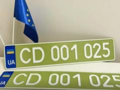 В Украине появились оливковые автомобильные номера: кому их выдают