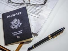 Американцы по всему миру массово отказываются от гражданства - СМИ